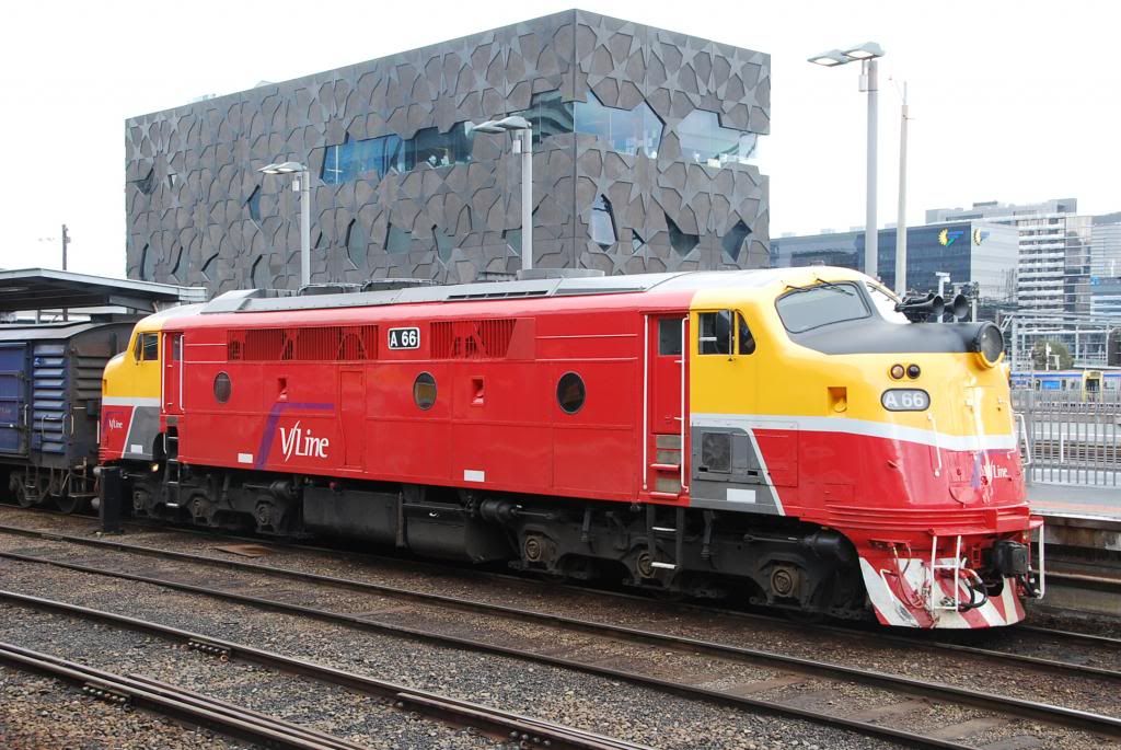 [Image: New_VLine_Livery_A66.jpg]