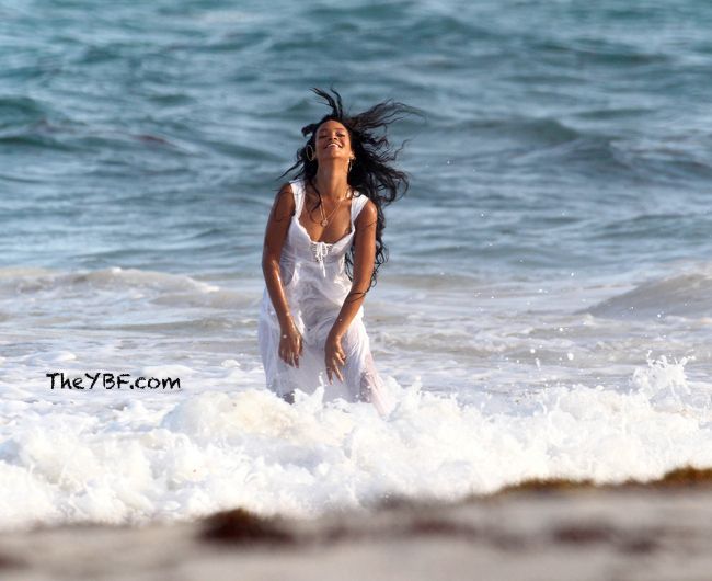 Photoshoot Fresh Rihanna Sexes Up Beach Shoot As Face Of