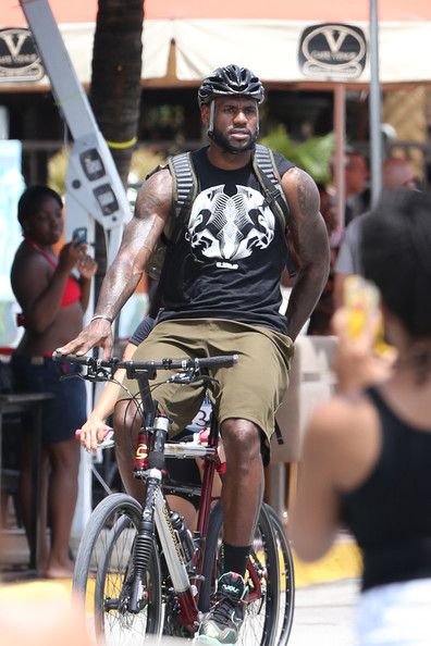  photo MiamiHeatstarLebronJamesfilmingNikeTyTg9RsnRatl_zps7527cfda.jpg