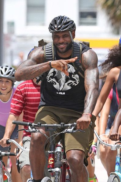  photo MiamiHeatstarLebronJamesfilmingNikeyyhLFXJ79Xjl_zpsb8ce0438.jpg