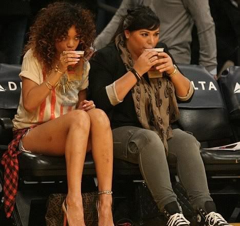 Rihanna supporting the Lakers last night : r/lakers