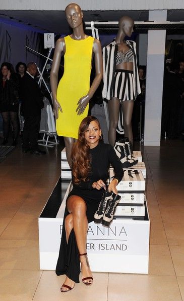  photo RihannaRihannaLaunchesNewCollectionWrKSzYZO3VZl_zps5a18f8e7.jpg