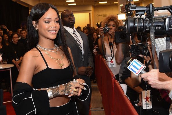  photo RihannaRihannaMeetsFansROGUEMANFragranceM_mH2CdwcPSl_zps39e39a59.jpg