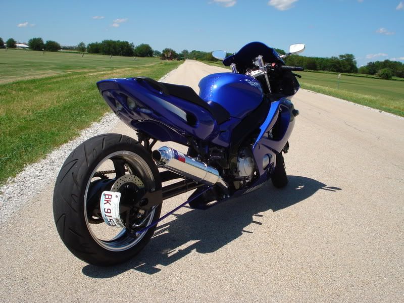 http://i368.photobucket.com/albums/oo127/GermanYZF/DSC00317.jpg