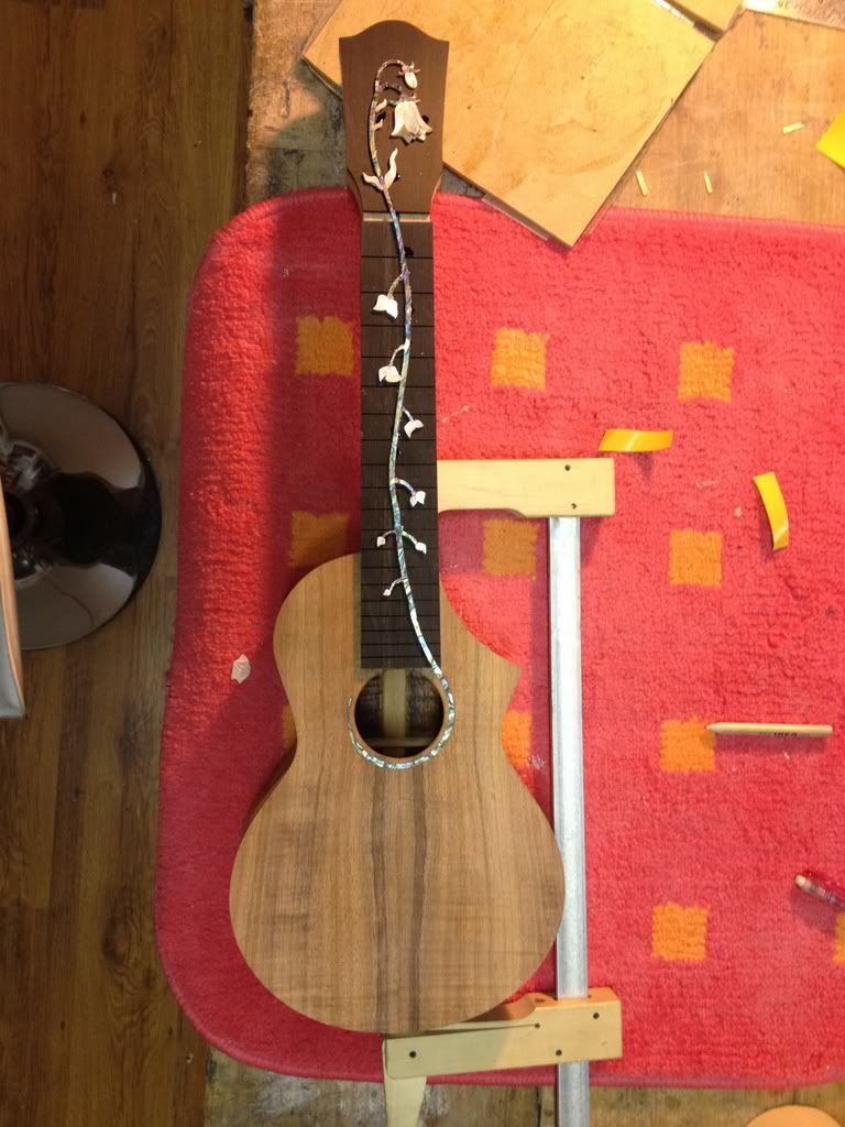 http://i368.photobucket.com/albums/oo128/ilmadness1980/ukulollo-forum/33.jpg