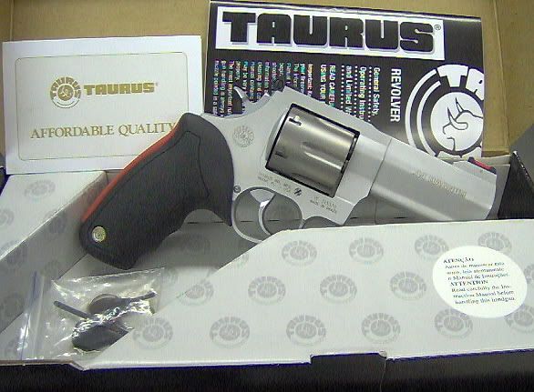 taurus 44 magnum revolver. New in box Taurus 44 Magnum Ti