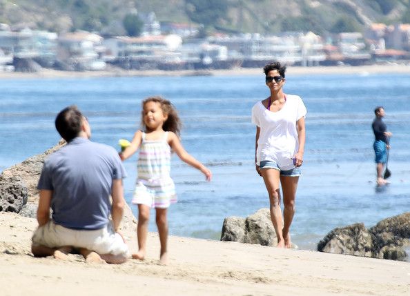 EASTER CANDIDS: Halle, Nahla & Olivier Hit The Beach+Bobby Brown & Son ...