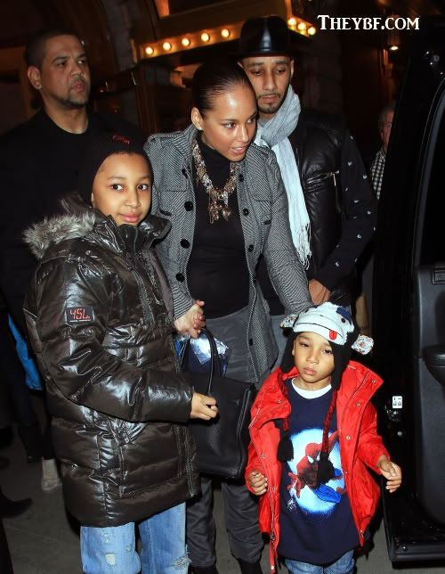 FAMILY NIGHT OUT: Alicia Keys, Swizzy, & The Boys Take In 