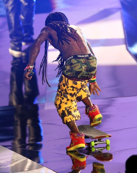 2 Chainz & Lil Wayne Perform "Yuck" & "No Worries&qu...