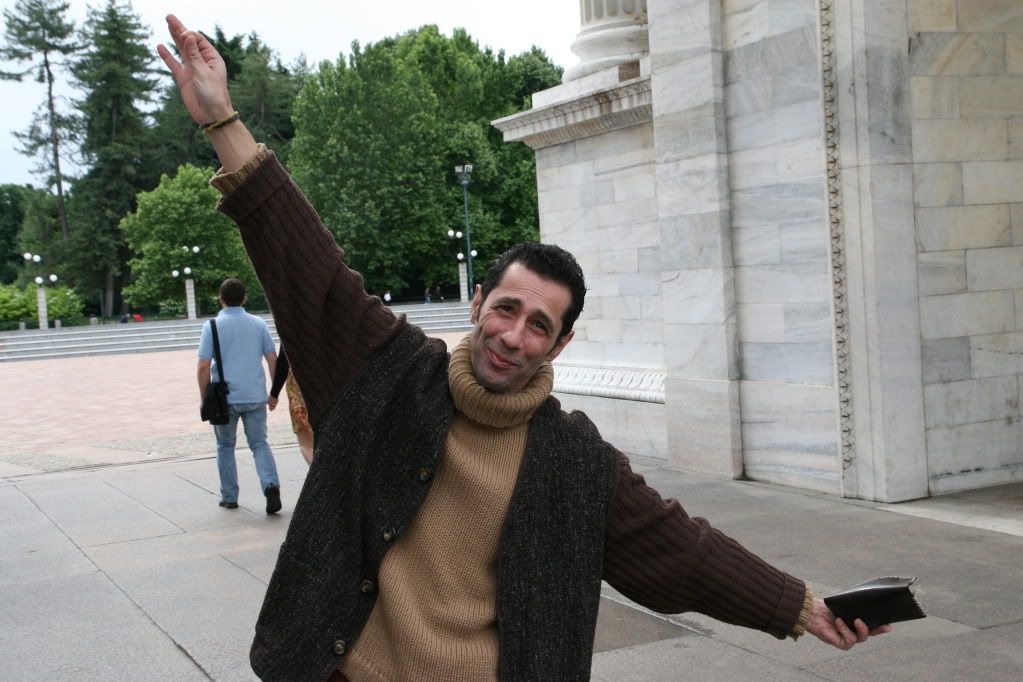 http://i368.photobucket.com/albums/oo128/ilmadness1980/ukulelata%20milanese/IMG_9593.jpg