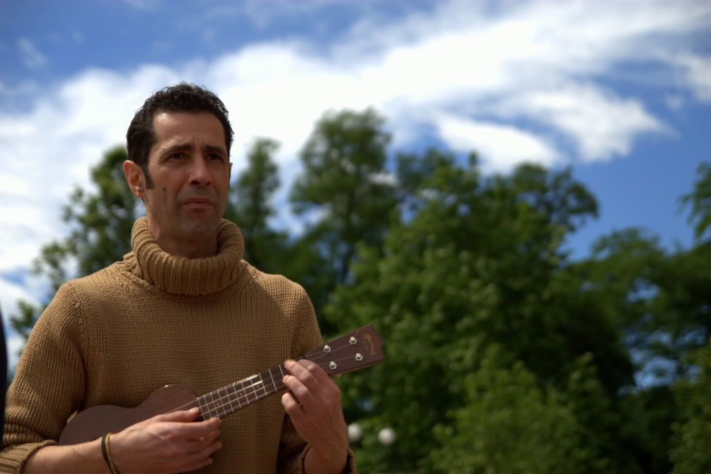 http://i368.photobucket.com/albums/oo128/ilmadness1980/ukulelata%20milanese/IMG_9610.jpg