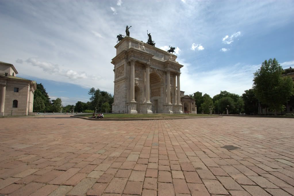 http://i368.photobucket.com/albums/oo128/ilmadness1980/ukulelata%20milanese/IMG_9631.jpg